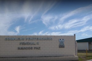 Los atacantes llegaron en un auto color gris y desde allí bajaron para efectuar al menos 12 balazos con pistolas calibre 9 milímetros.