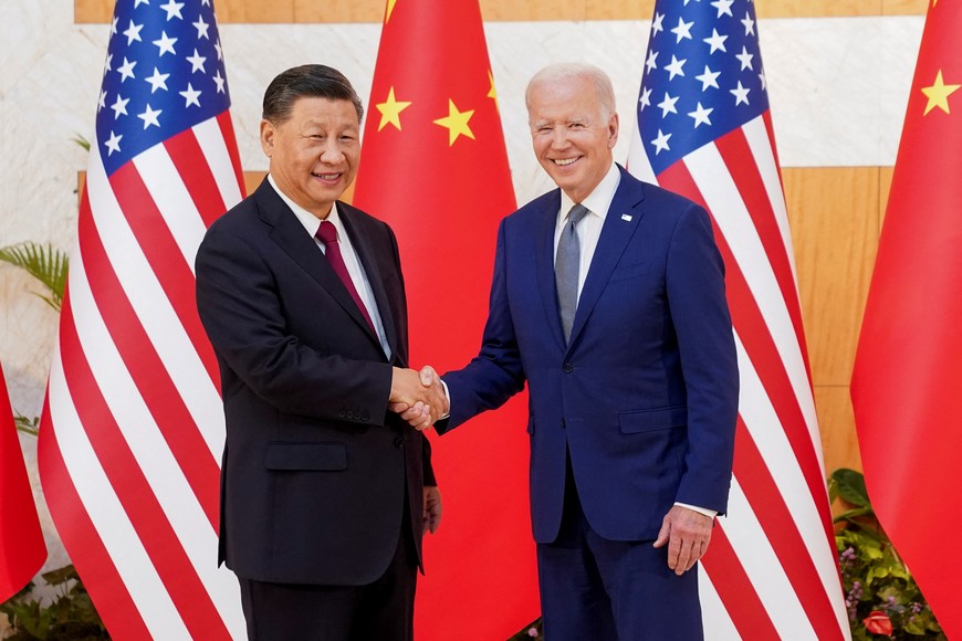 Xi Jinping, presidente de China, junto a su par estadounidense Joe Biden, en noviembre de 2022. Crédito: Kevin Lamarque / Reuters