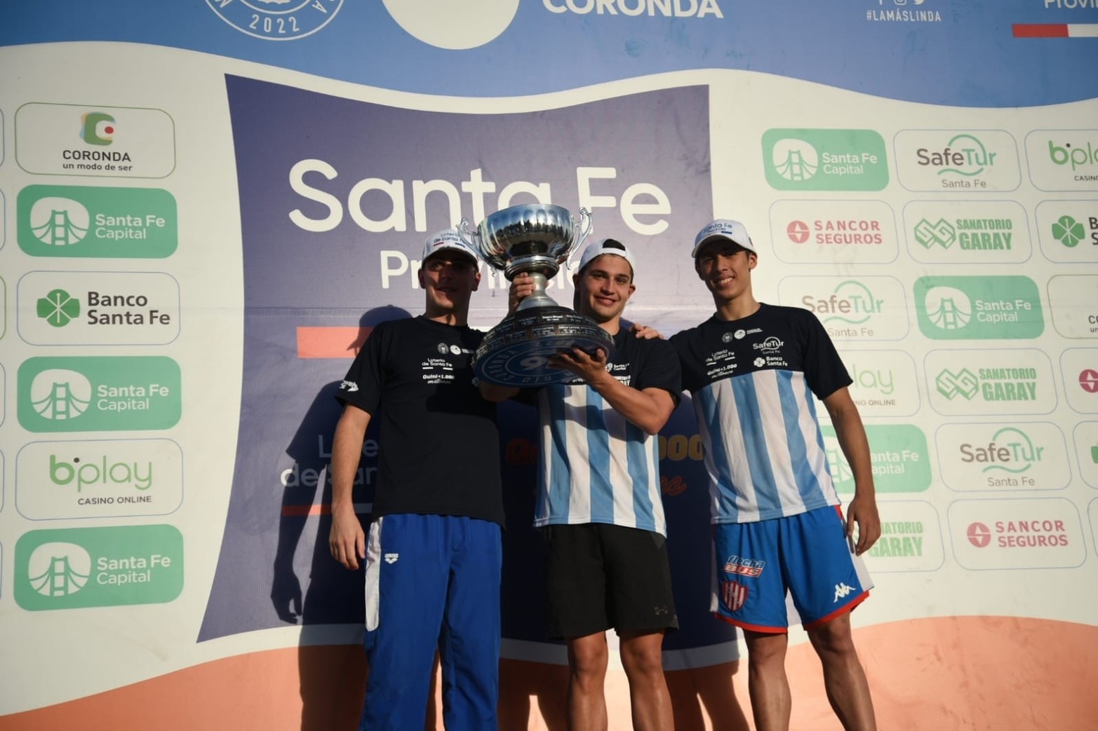 El argentino Matías Díaz Hernández ganó la 46a. edición de la Santa Fe - Coronda. La mejor entre las mujeres fue la santafesina Erika Yenssen. El nadador paralímpico Theo Curin cumplió su objetivo al arribar a Coronda.