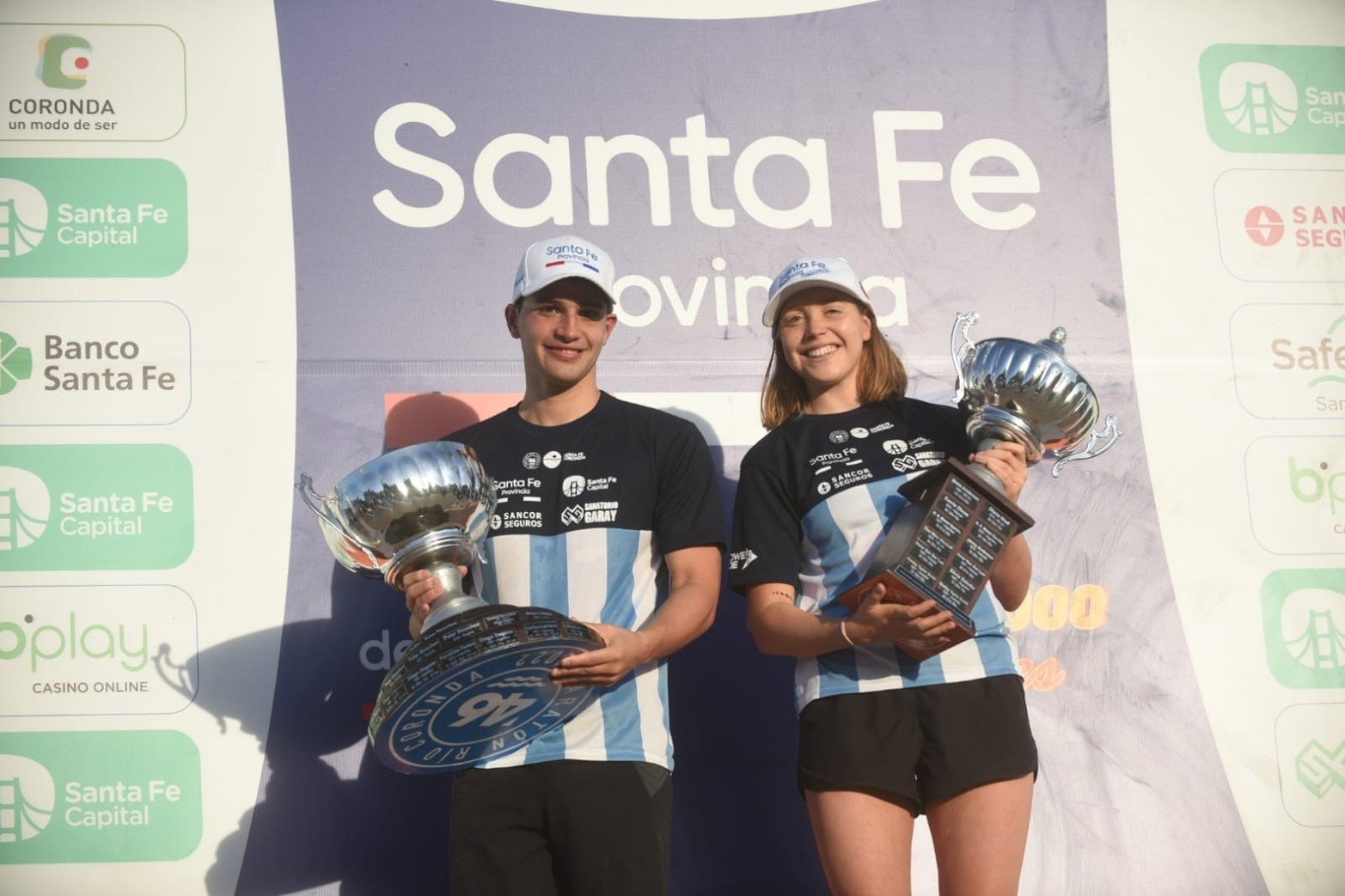 El argentino Matías Díaz Hernández ganó la 46a. edición de la Santa Fe - Coronda. La mejor entre las mujeres fue la santafesina Erika Yenssen. El nadador paralímpico Theo Curin cumplió su objetivo al arribar a Coronda.