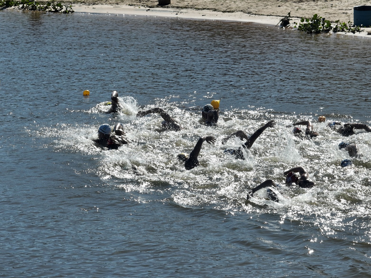 Después de tres años, se volvió a correr el maratón acuático Rio Coronda