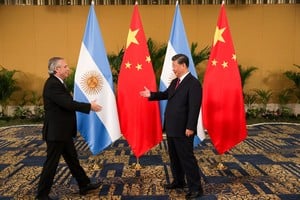 El saludo entre los mandatarios de Argentina y la República Popular China. Crédito: Prensa Presidencia de la Nación