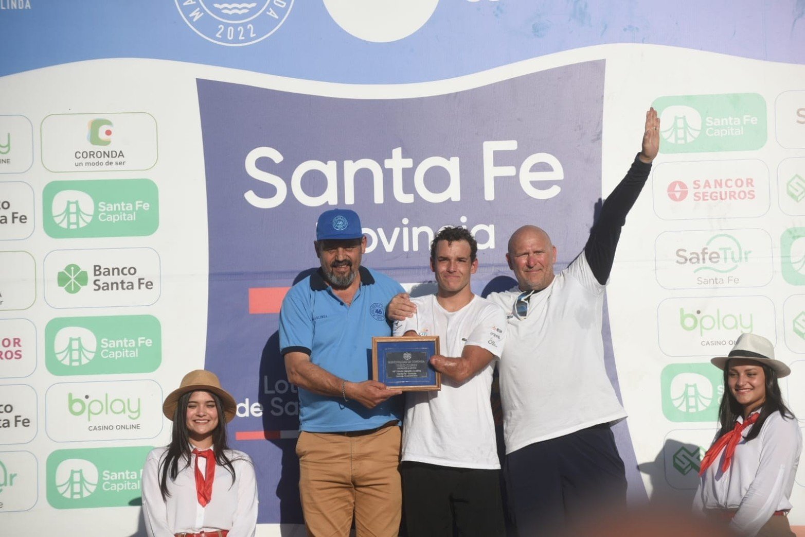 El argentino Matías Díaz Hernández ganó la 46a. edición de la Santa Fe - Coronda. La mejor entre las mujeres fue la santafesina Erika Yenssen. El nadador paralímpico Theo Curin cumplió su objetivo al arribar a Coronda.