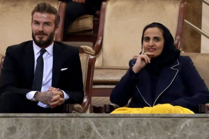 David Beckham junto a la hermana del emir, la jequesa Al-Mayassa, en 2015.