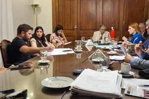 Mate, café, galletitas y algo más de comer para las dos jornadas con 82 entrevistados en total. Se usó como es habitual el ámbito de la presidencia de la Cámara de Senadores.