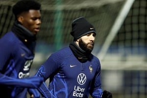 Soccer Football - FIFA World Cup Qatar 2022 - France training - Centre National du Football, Clairefontaine-en-Yvelines, France - November 14, 2022
France's Karim Benzema with teammates during training REUTERS/Benoit Tessier