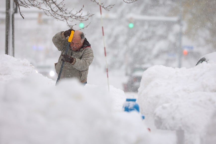 A man shovels snow during a snowstorm as extreme winter weather hits Buffalo, New York, U.S., November 18, 2022.  REUTERS/Lindsay DeDario
