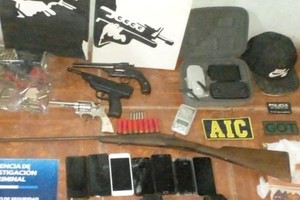 Algunas de las armas secuestradas en los procedimientos.