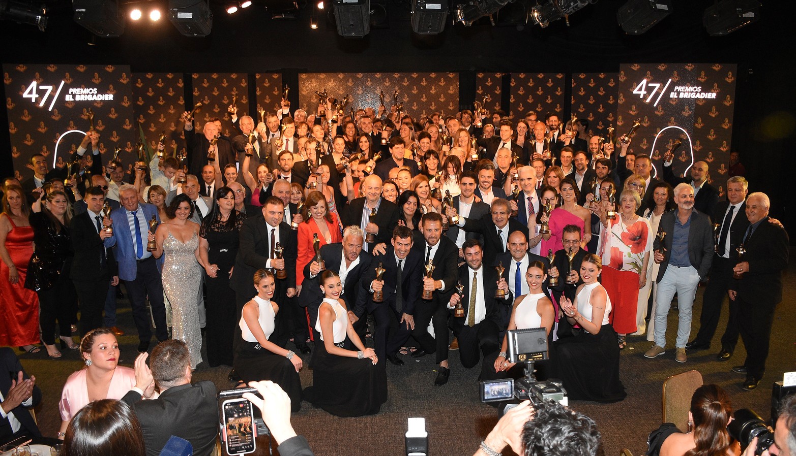 Los Premios Brigadier volvieron a lucir. La edición 47 de la tradicional entrega de premios al empresariado santafesino tuvo su noche de gala. Se entregaron más de 85 distinciones en diferentes rubros. Mauricio Garín