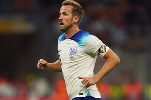 Harry Kane, uno de los capitanes que lució el brazalete con los colores del arcoíris. 