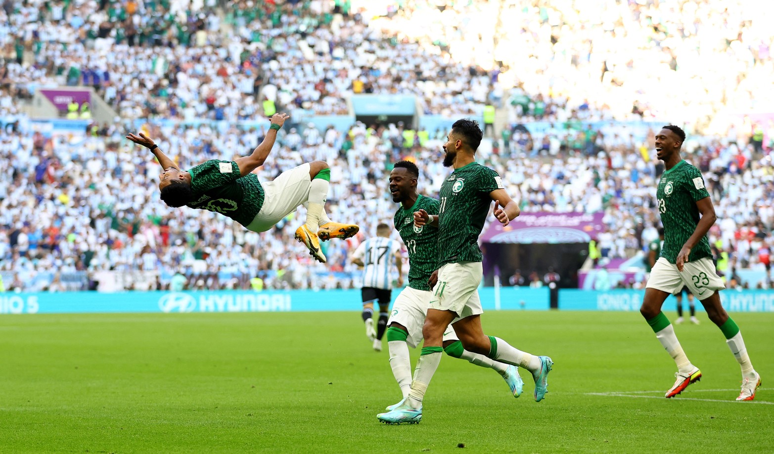 Salem Muhamed Al-Dawsari, sacó un remate que se clavó en el ángulo del arco de Argentina. Fue el 2 a 1. 