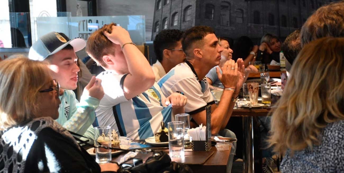 La pasión por la Selección Argentina desde un bar santafesino, entre la alegría y la desazón del final