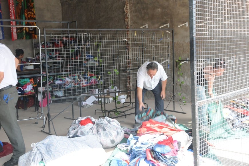 EEUU alentó a aplicar medidas para limitar la venta de productos ilegales en ferias.