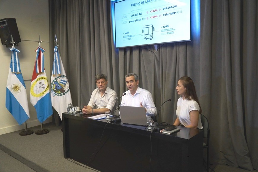 Para marzo del año entrante la flota tendrá un total de 690 unidades de colectivos activas, tras sumar 57 unidades: 37 para RosarioBus y 20 a Movi.