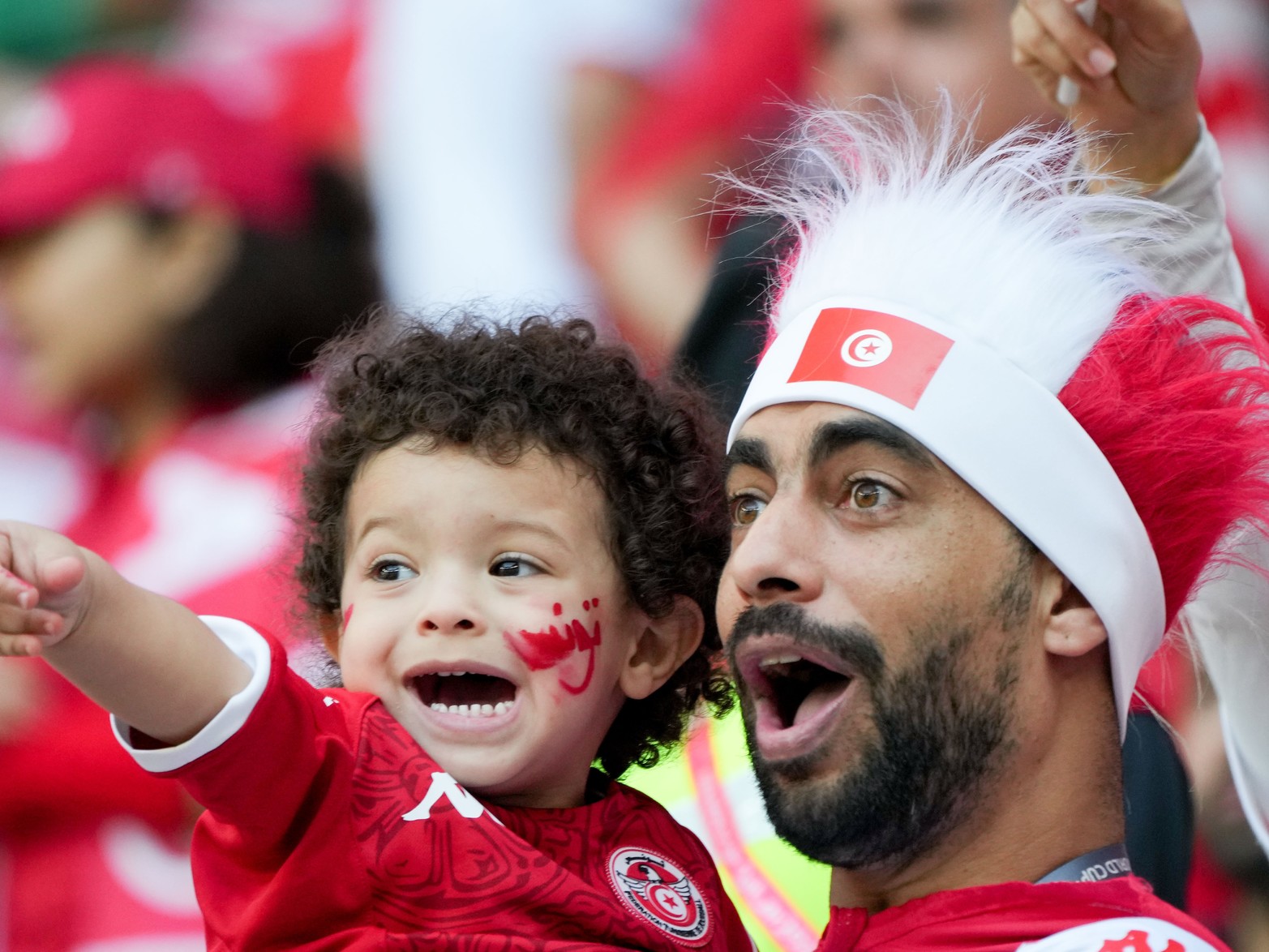 El Mundial de Fútbol que se disputa en  Qatar, brinda este particular color de los hinchas cuando juega cada selección. 