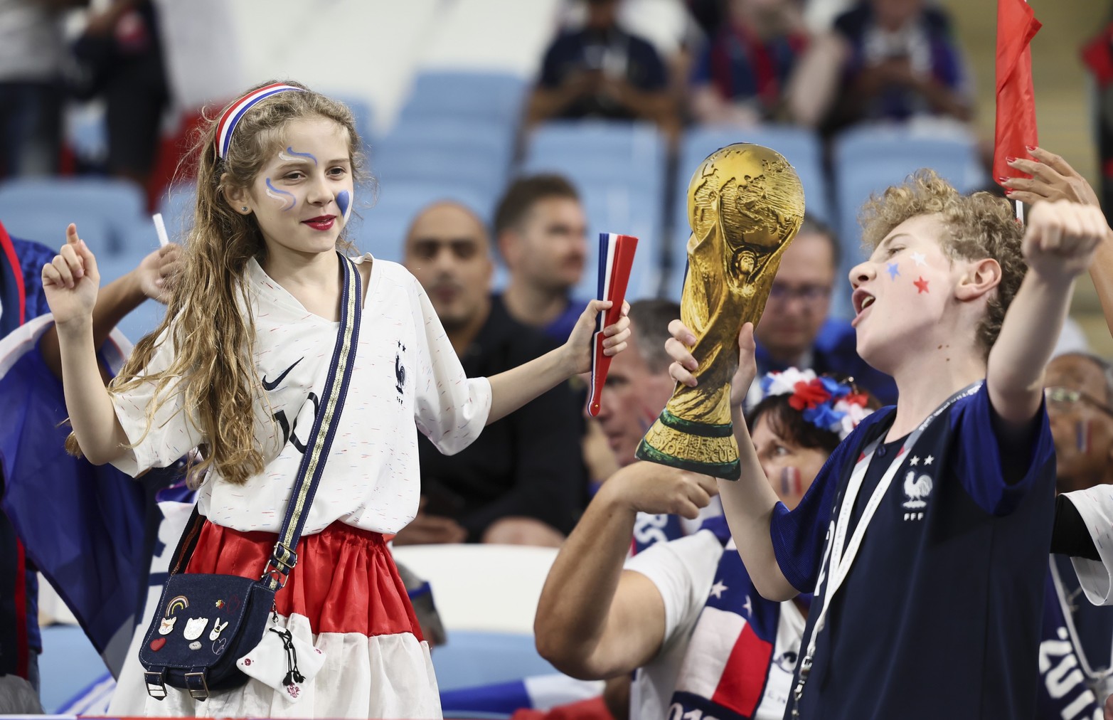 El Mundial de Fútbol que se disputa en  Qatar, brinda este particular color de los hinchas cuando juega cada selección. 