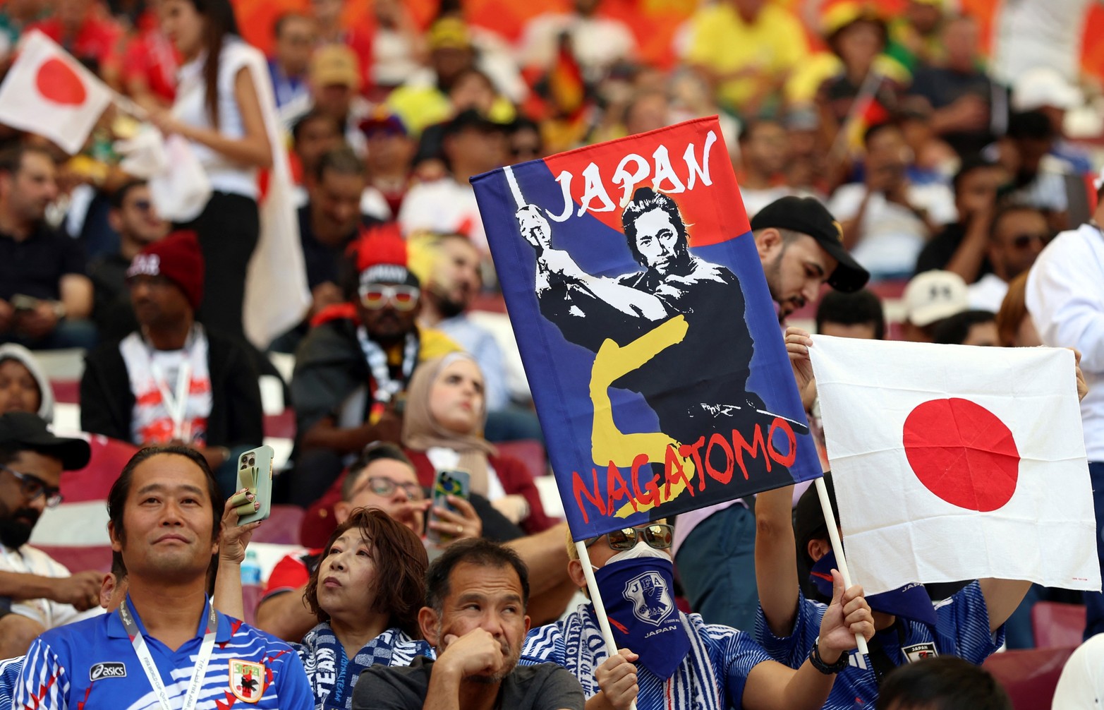 El Mundial de Fútbol que se disputa en  Qatar, brinda este particular color de los hinchas cuando juega cada selección. 
