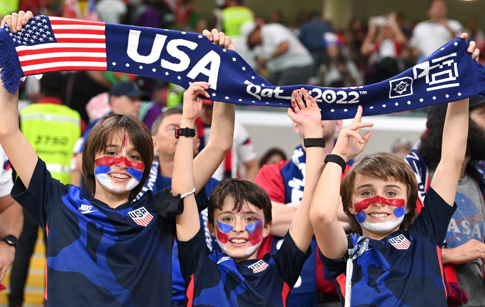 El Mundial de Fútbol que se disputa en  Qatar, brinda este particular color de los hinchas cuando juega cada selección. 