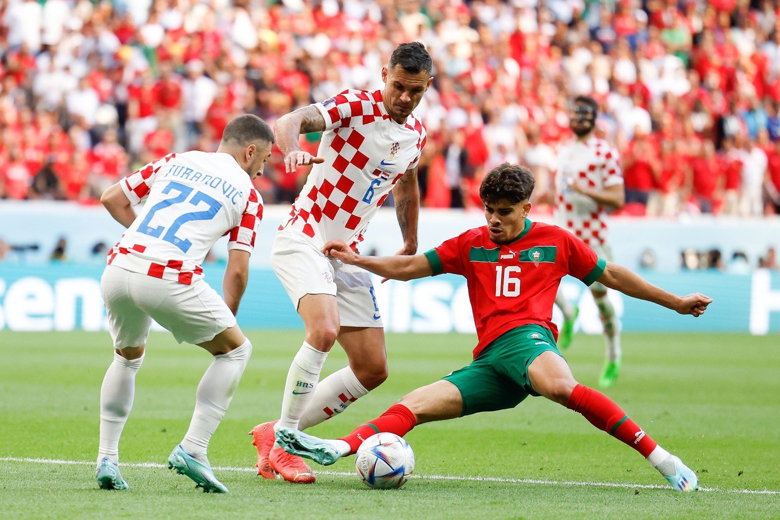 (Por el grupo F, Marruecos y Croacia empataron 0 a 0. 