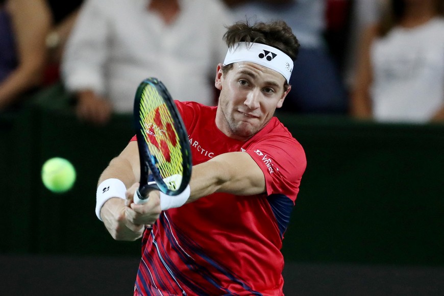Tennis - Rafael Nadal exhibition match alongside former WTA Grand Slam champion Gabriela Sabatini - Parque Roca, Buenos Aires, Argentina - November 23, 2022
Norway's Casper Ruud in action during his exhibition match against Spain's Rafael Nadal REUTERS/Agustin Marcarian