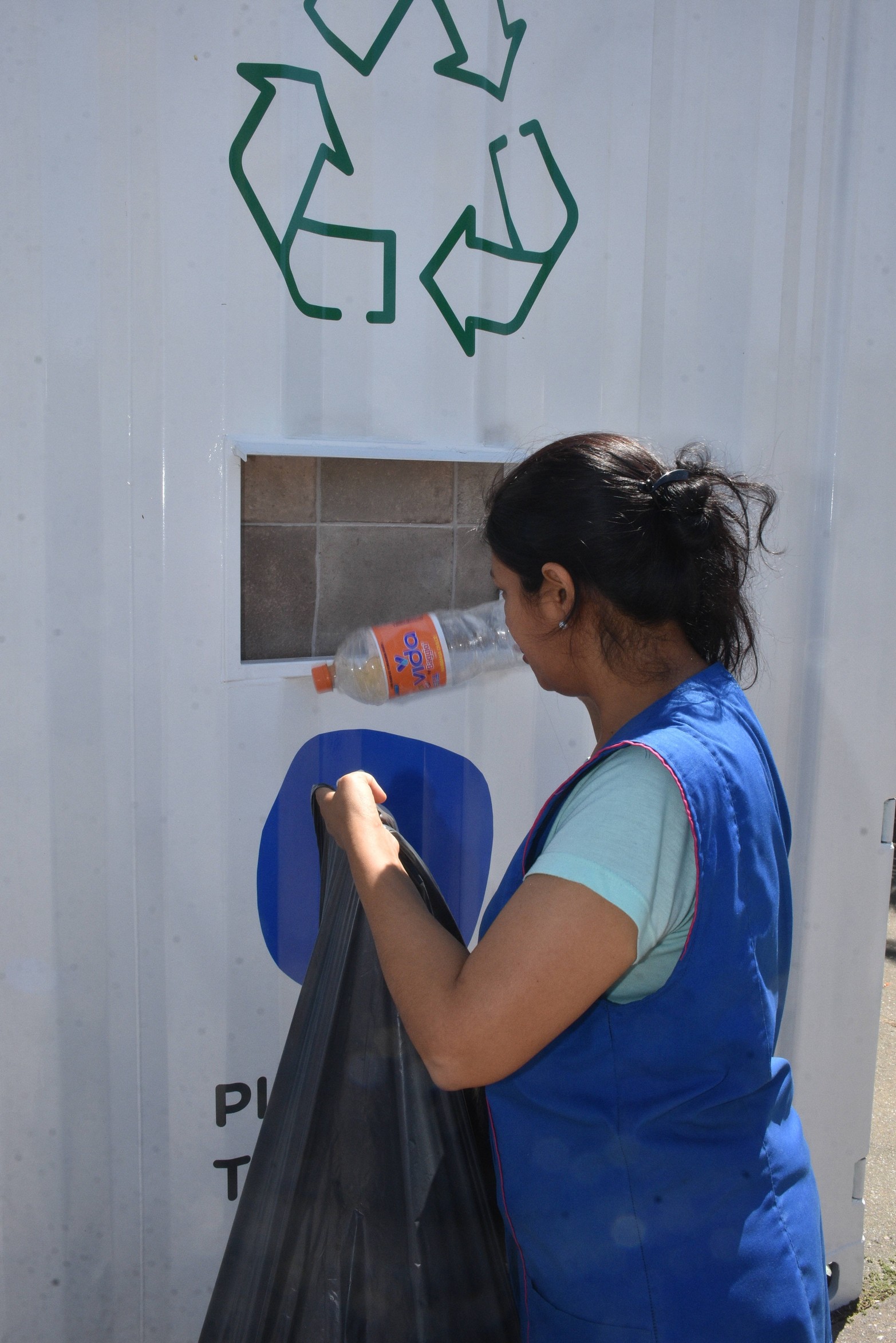 Eco punto de reciclaje frente a la Basílica de Guadalupe