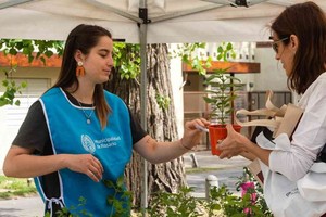 La iniciativa tiene como propósito promover la separación de residuos en el hogar, fomentando así la economía circular. Se busca la reducción, la reutilización y el reciclaje, para disminuir el entierro de residuos y reducir la presión sobre el ambiente. Foto: Municipalidad de Rosario