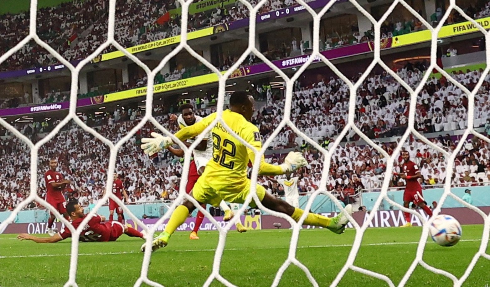 Por el grupo A, el local Qatar 3 a 1 frente a Senegal. Un error defensivo le dio la posibilidad a Senegal de abrir el marcador. 