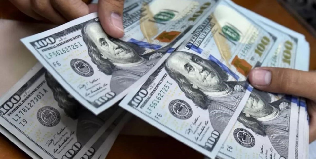 El dólar blue continuó en alza y cerró la semana en $ 320