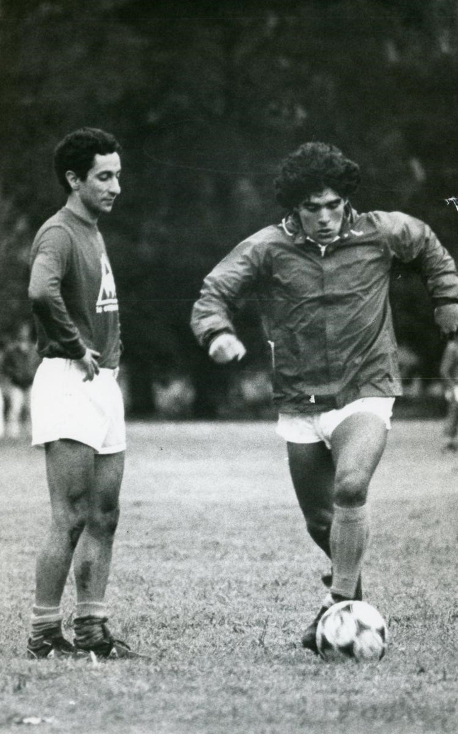 A dos años de su muerte, publican fotos inéditas de Diego Armando Maradona.