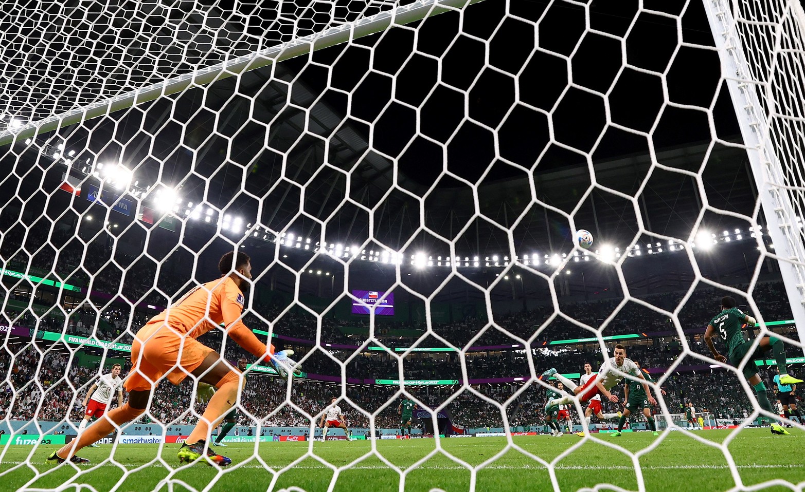 Los polacos impusieron su poderío ante la selección árabe. Crédito: Reuters. 