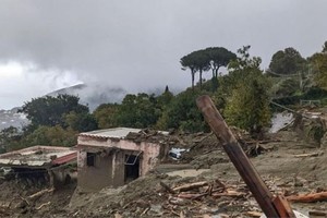 El alud se registró este sábado en la isla de Isquia, en el sur de Italia.
