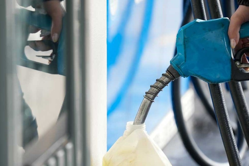 Las empresas no podrán superar el 4% de aumento mensual en el precio de sus combustibles