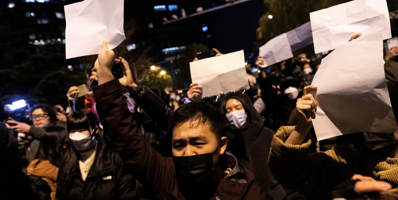 China acelera la vacunación de adultos mayores ante la ola de protestas