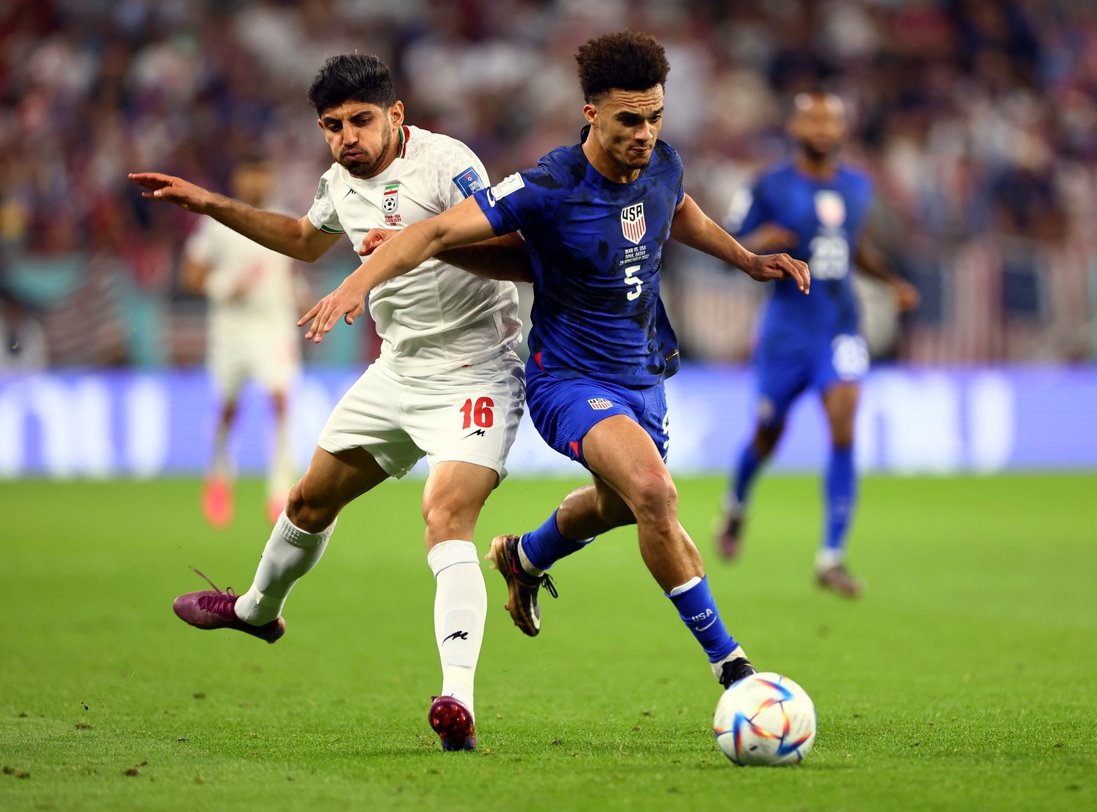 Estados Unidos venció a Irán 1 a 0 y avanzó a octavos de final.