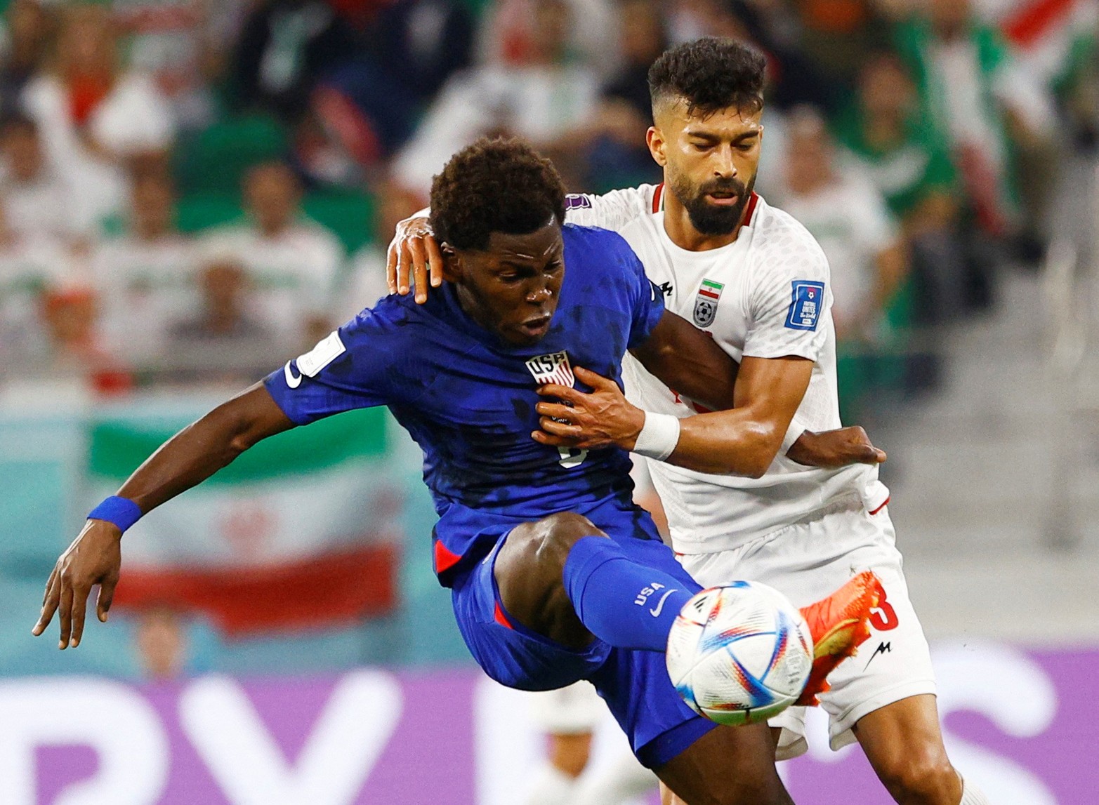 Estados Unidos venció a Irán 1 a 0 y avanzó a octavos de final.