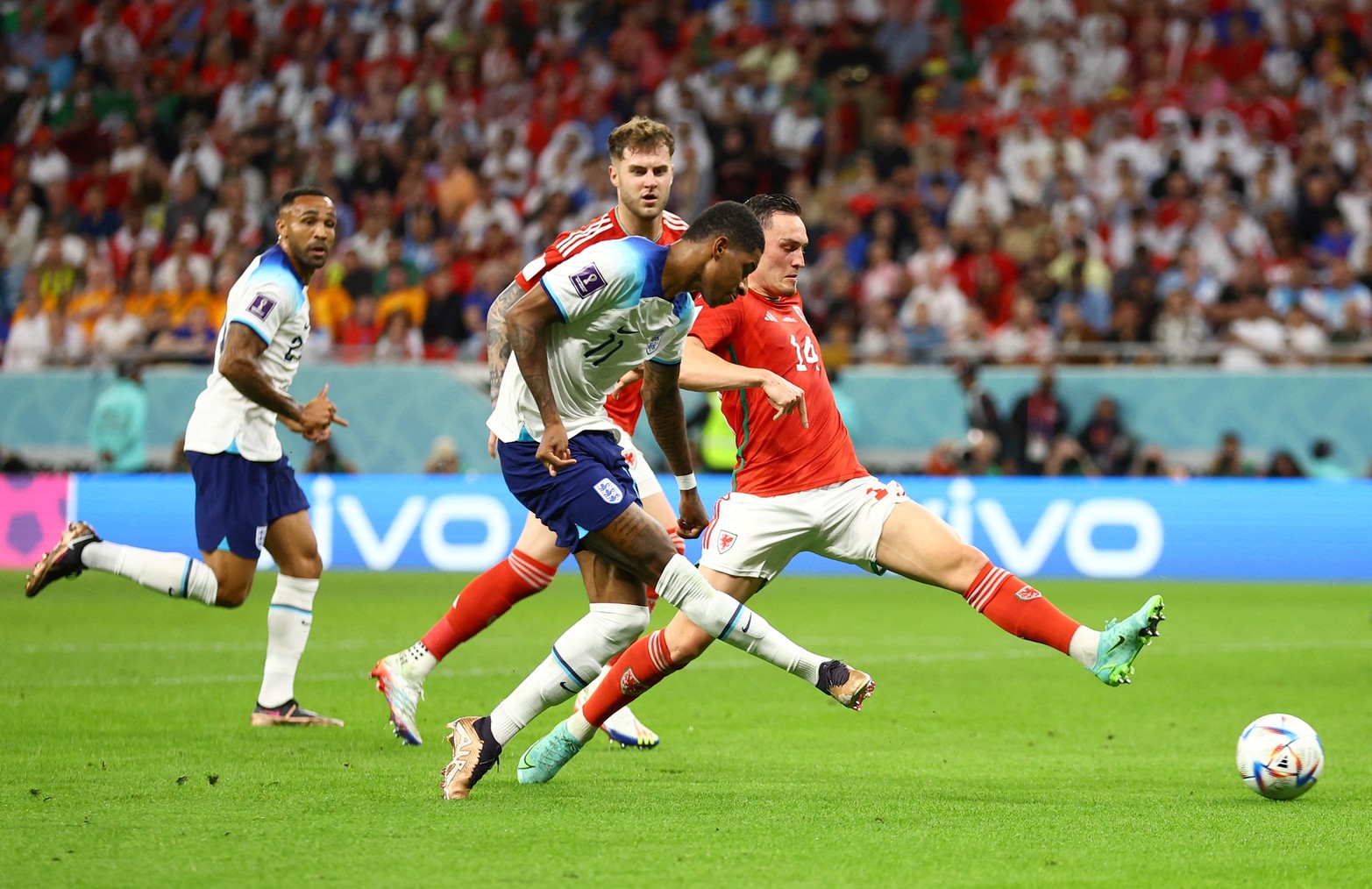 Inglaterra goleó a Gales y jugará con Senegal en octavos de final.