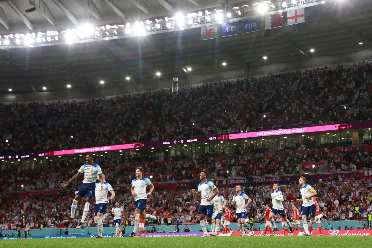 Inglaterra goleó a Gales y jugará con Senegal en octavos de final.