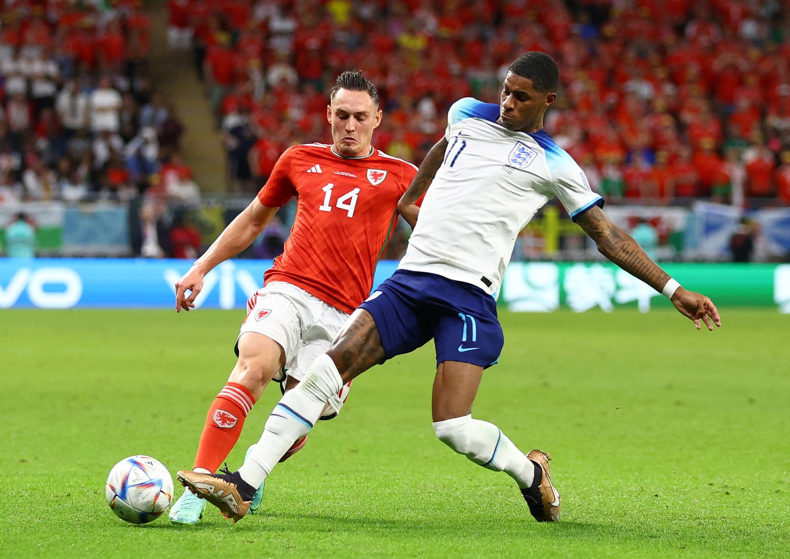 Inglaterra goleó a Gales y jugará con Senegal en octavos de final.