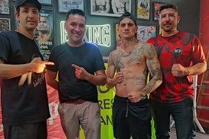 Matías Gallucci tiene el respaldo de quienes lo entrenan diariamente en el Gimnasio Willie Pep, como Nacho Doldán, Orlando Azcurra y Francisco Casas.