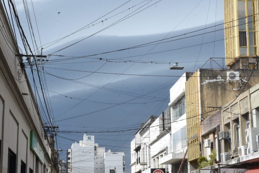Así lucía el cielo en el centro de la ciudad. Crédito: Guillermo Di Salvatore