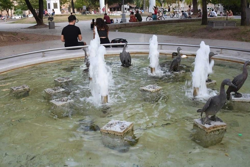 Biguás plaza 25 mayo fuente