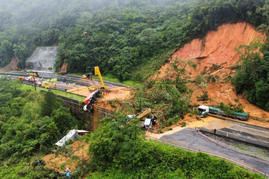 Hasta el momento, las difíciles tareas de rescate permitieron encontrar dos víctimas fatales y seis sobrevivientes. Créditos: Reuters