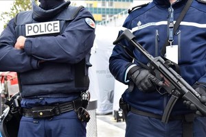 Doce personas fueron detenidas por una red de trata que explotaba latinoamericanas en Francia.