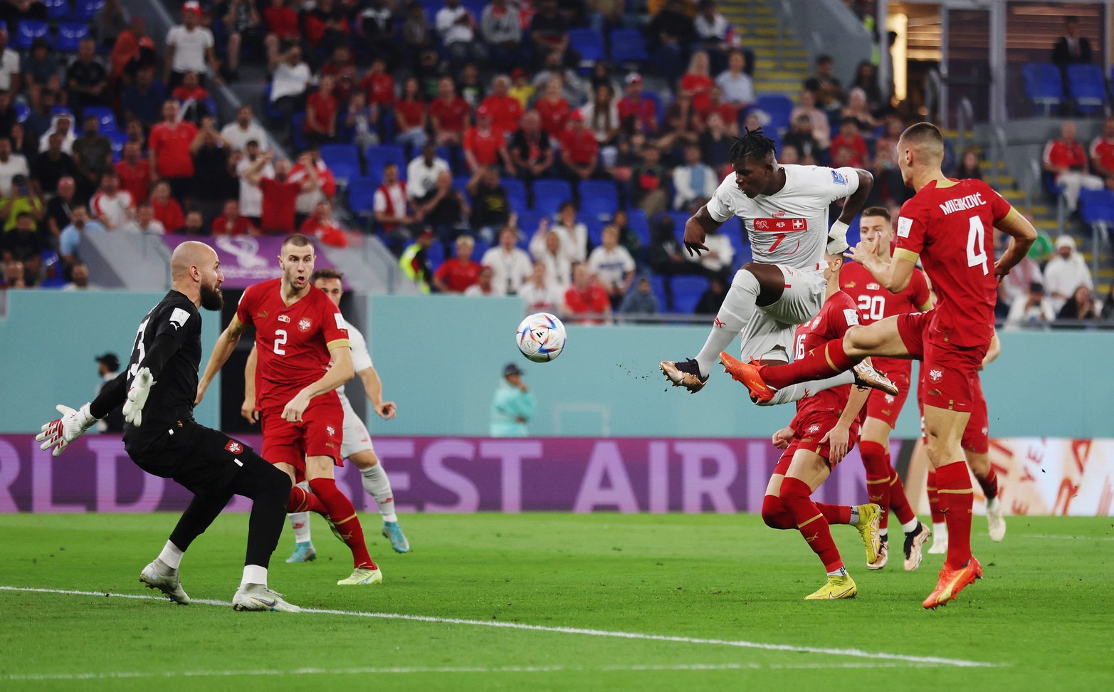 Suiza venció 3 a 2 a Serbia y clasificó a octavos de final del Mundial de Qatar 2022.