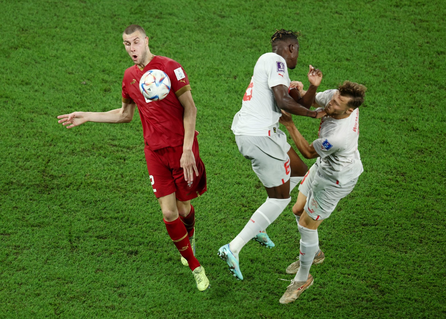 Suiza venció 3 a 2 a Serbia y clasificó a octavos de final del Mundial de Qatar 2022.