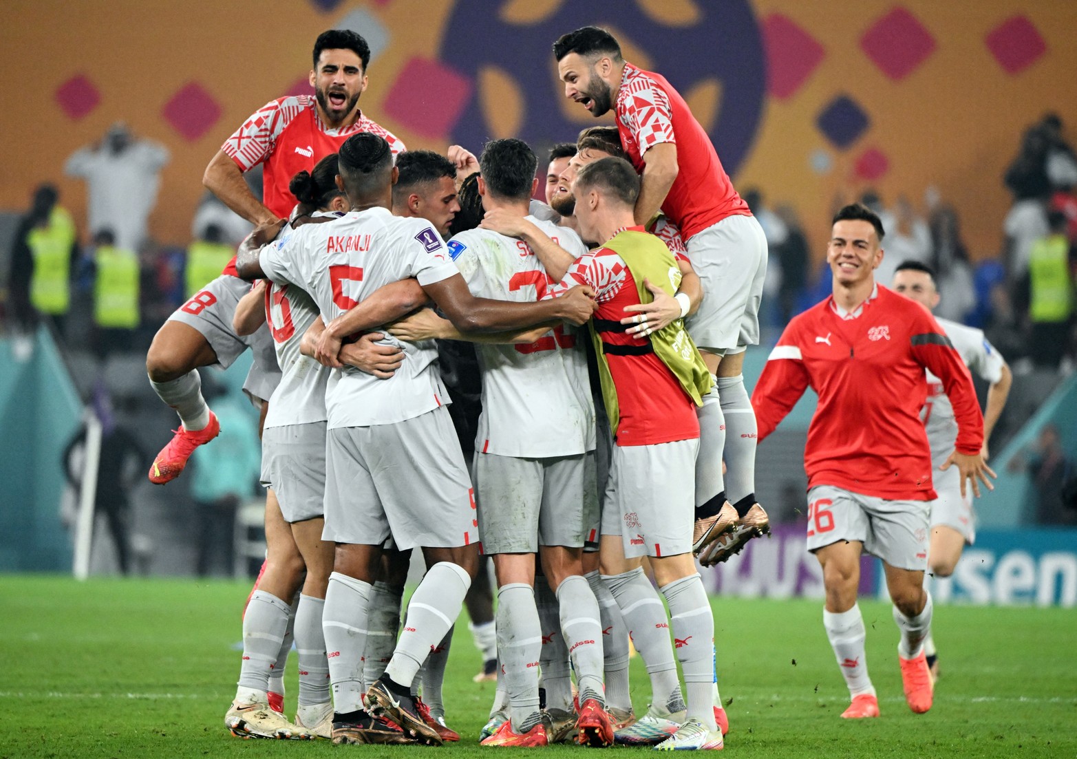 Suiza venció 3 a 2 a Serbia y clasificó a octavos de final del Mundial de Qatar 2022.