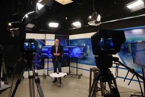 Los estudios actuales de CYD Litoral, en la previa del noticiero del mediodía. Crédito: Mauricio Garín