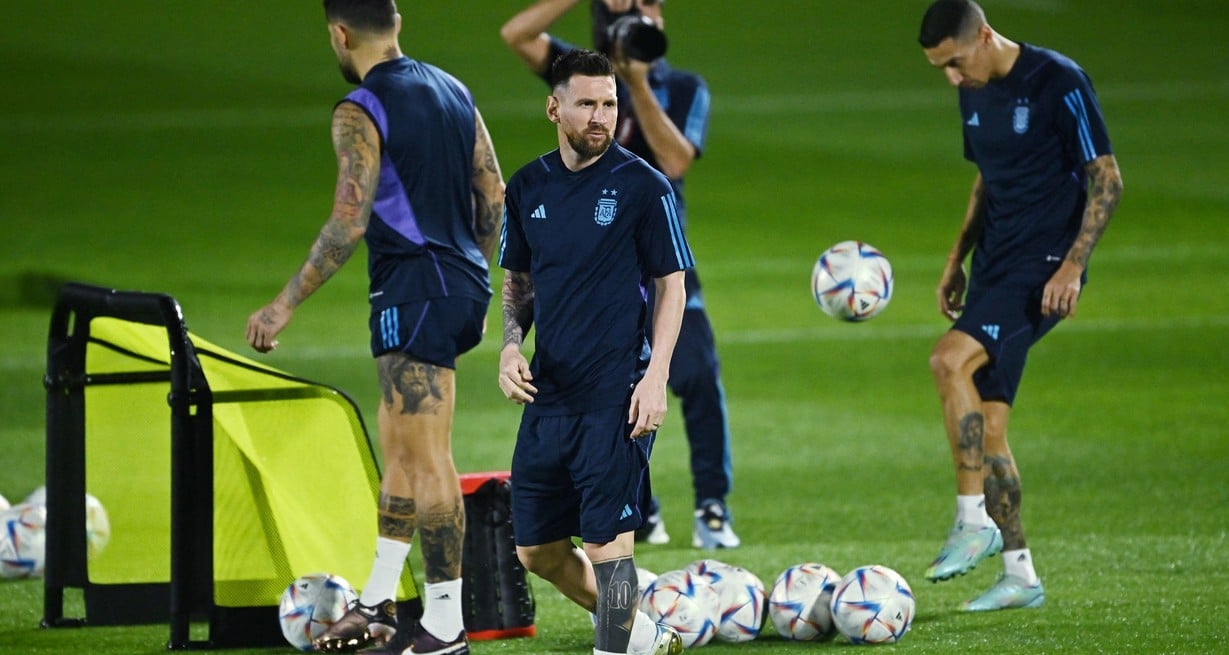 Messi se entrena junto a sus compañeros de la Selección. Crédito: Reuters.