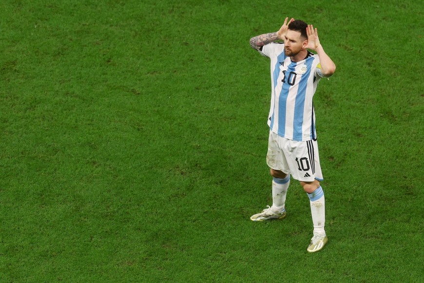 Messi, dedicándole el gol al DT de Países Bajos, Van Gal. / Gentileza