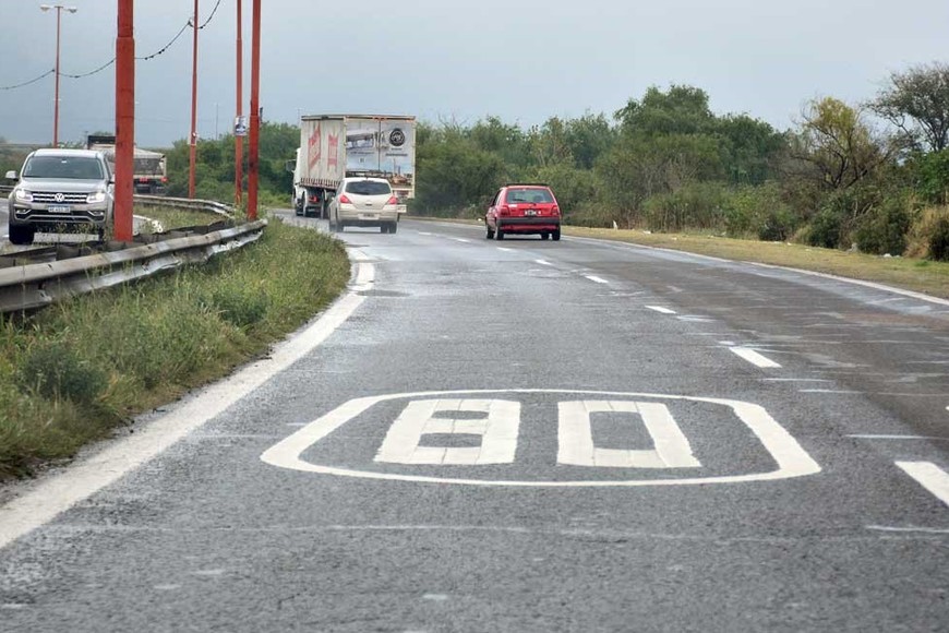 Máxima 80 Km/H. Desde el intercambiador frente a Cilsa hasta el empalme con calle Gorostiaga.Crédito: Flavio Raina